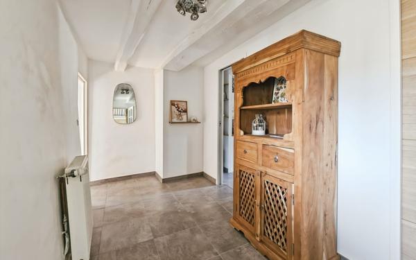 Maison à vendre    8 pièces •  Uzès