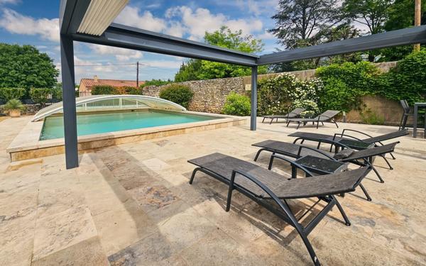 Maison à vendre    8 pièces •  Uzès