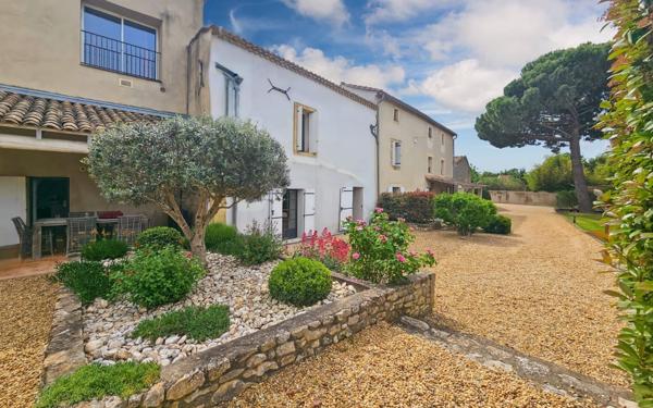 Maison à vendre    8 pièces •  Uzès