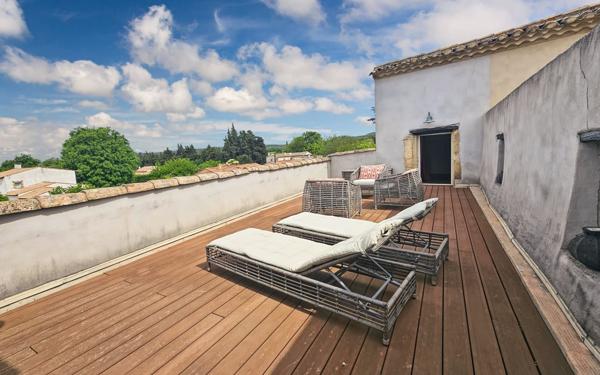 Maison à vendre    8 pièces •  Uzès