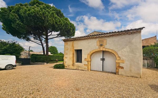Maison à vendre    8 pièces •  Uzès