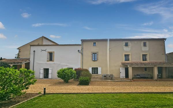 Maison à vendre    8 pièces •  Uzès