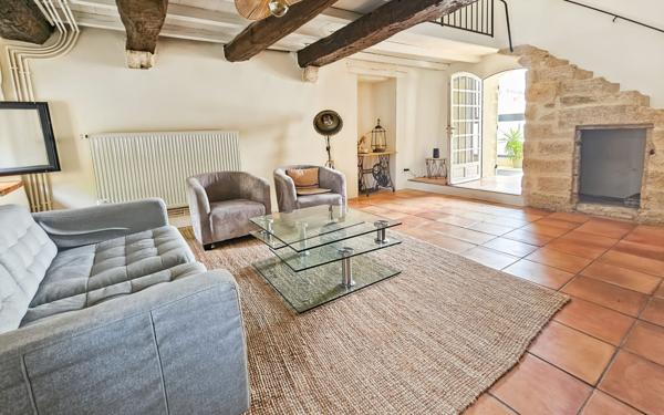 Maison à vendre    8 pièces •  Uzès