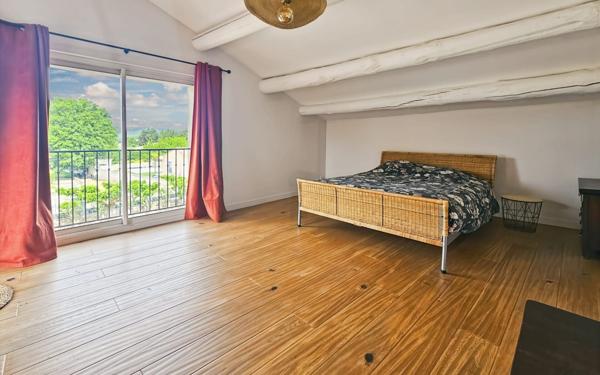 Maison à vendre    8 pièces •  Uzès