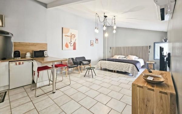 Maison à vendre    8 pièces •  Uzès