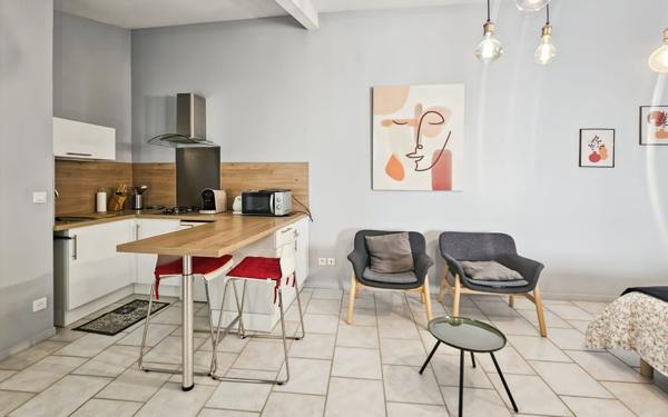 Maison à vendre    8 pièces •  Uzès