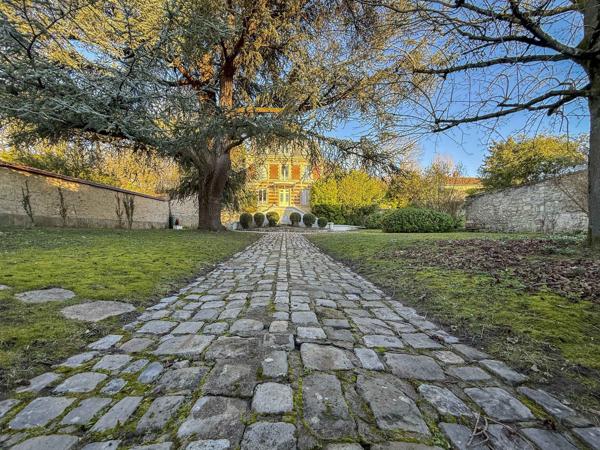 demeure Bourgeoise avec ascensseur dans l'un des plus beau village du Vexin