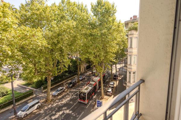 ***VISITE VIRTUELLE DISPONIBLE SUR DEMANDE...LYON 6e…BOULEVARD DES BELGES…APPARTEMENT BOURGEOIS 193 M² À RÉINVENTER…BALCON…ASCENSEUR***