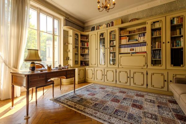 ***VISITE VIRTUELLE DISPONIBLE SUR DEMANDE...LYON 6e…BOULEVARD DES BELGES…APPARTEMENT BOURGEOIS 193 M² À RÉINVENTER…BALCON…ASCENSEUR***