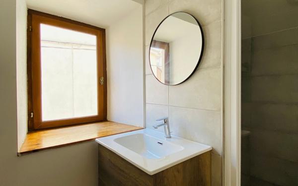 Immeuble à vendre    7 pièces •  Voiron