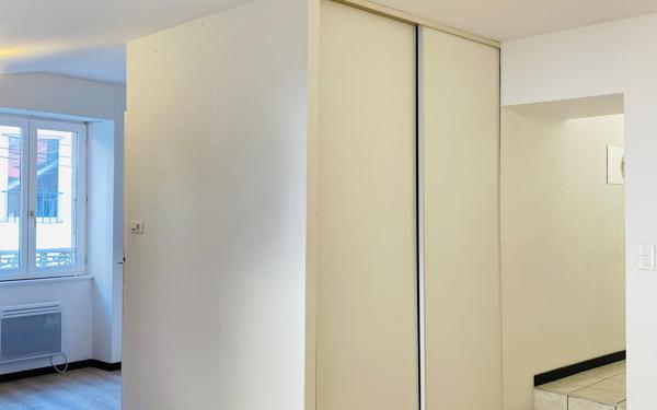 Immeuble à vendre    7 pièces •  Voiron