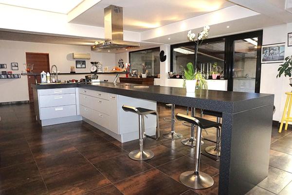 LOFT 270 m² + 235 m² COMBLES AMÉNAGEABLES ? TERRASSE ? DOUBLE GARAGE