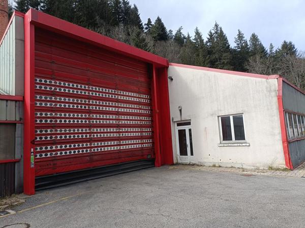 Dunières  43220 1170m² de  locaux d'activité comprenant des bureaux, un bâtiment industriel et des locaux à usage de stockage