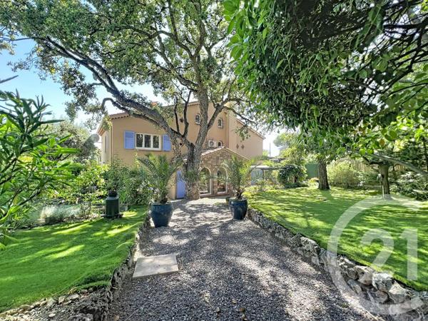 Maison à vendre  8 pièces - 175 m 2   ST RAPHAEL  - 83