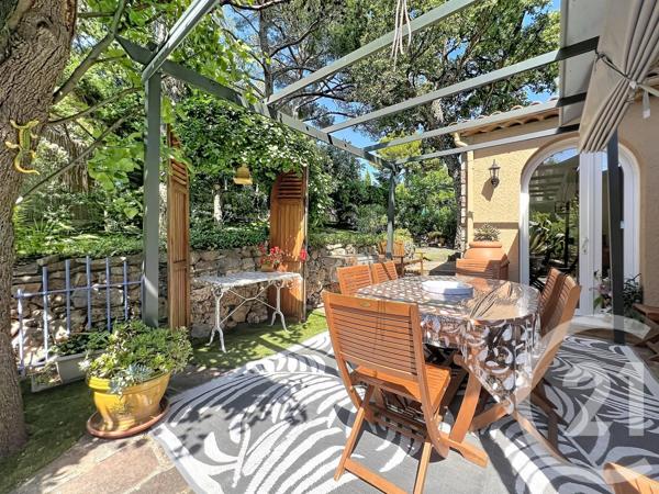 Maison à vendre  8 pièces - 175 m 2   ST RAPHAEL  - 83