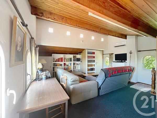 Maison à vendre  8 pièces - 175 m 2   ST RAPHAEL  - 83