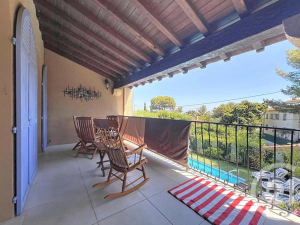 Maison à vendre  8 pièces - 175 m 2   ST RAPHAEL  - 83