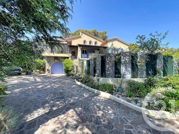 Maison à vendre  8 pièces - 175 m 2   ST RAPHAEL  - 83