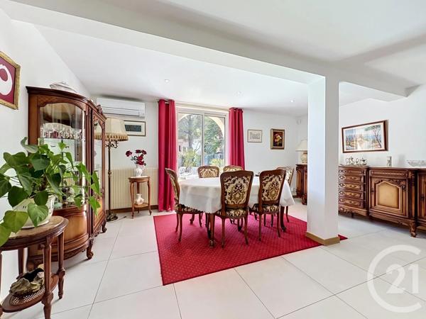 Maison à vendre  8 pièces - 175 m 2   ST RAPHAEL  - 83