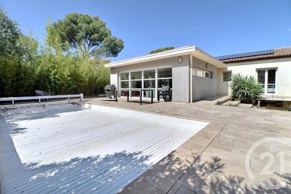 Maison à vendre  8 pièces - 175 m 2   ST RAPHAEL  - 83