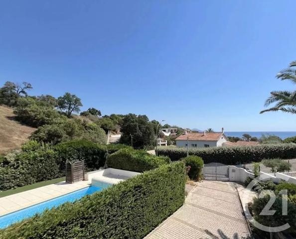 Maison à vendre  8 pièces - 175 m 2   ST RAPHAEL  - 83