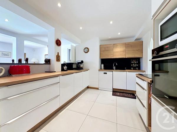 Maison à vendre  8 pièces - 175 m 2   ST RAPHAEL  - 83