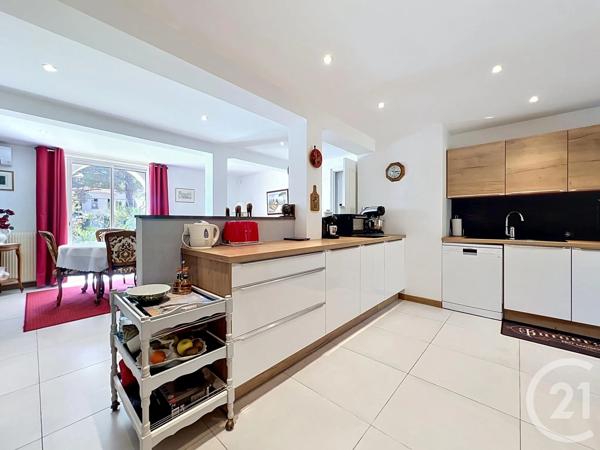 Maison à vendre  8 pièces - 175 m 2   ST RAPHAEL  - 83