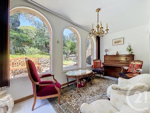 Maison à vendre  8 pièces - 175 m 2   ST RAPHAEL  - 83