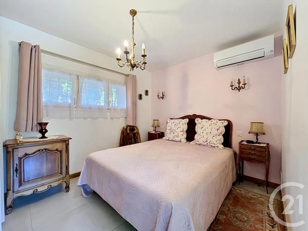 Maison à vendre  8 pièces - 175 m 2   ST RAPHAEL  - 83