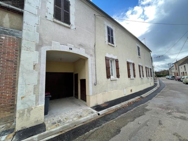 Maison de ville à vendre à Cézy dans l'Yonne (89410), ref : 2400014