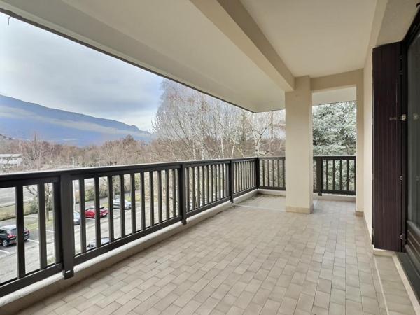 Appartement La Motte Servolex 3 pièces 82 m2 avec terrasse et Box