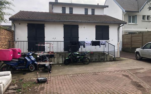 Immeuble à vendre    9 pièces • 220 m2 Longjumeau