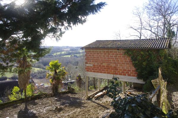 Grange en cours de transformation à vendre 1 pièces à MONTESQUIOU (32) 42.50 m² sur terrain de 400 m² environ.