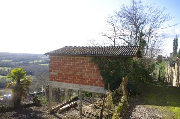 Grange en cours de transformation à vendre 1 pièces à MONTESQUIOU (32) 42.50 m² sur terrain de 400 m² environ.