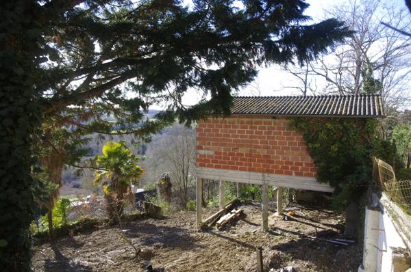 Grange en cours de transformation à vendre 1 pièces à MONTESQUIOU (32) 42.50 m² sur terrain de 400 m² environ.