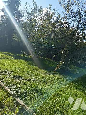 Maison de village offrant un bel espace extérieur