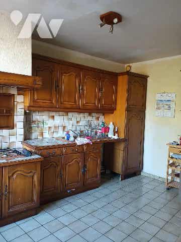 Maison de village offrant un bel espace extérieur