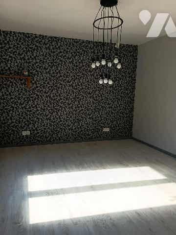 Maison de village offrant un bel espace extérieur