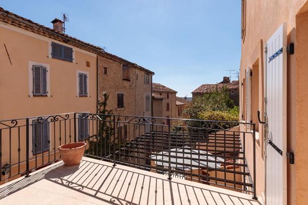 Superbe appartement rénové avec 2 terrasses au coeur du villagets
