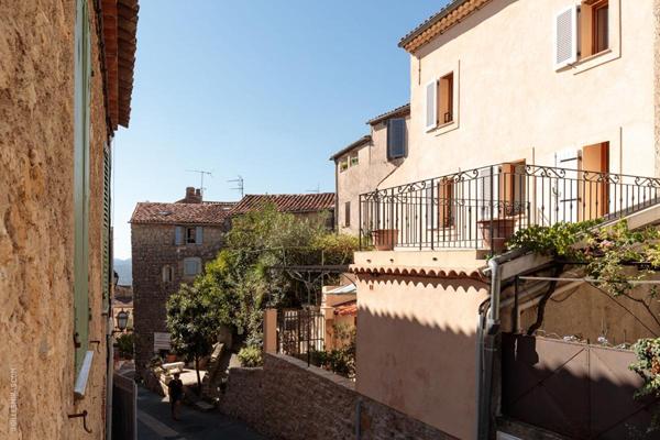 Superbe appartement rénové avec 2 terrasses au coeur du villagets