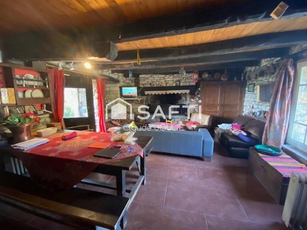 Anciens Corps de Ferme - 255 m² Habitables - Terrain de 1940 m² avec puits