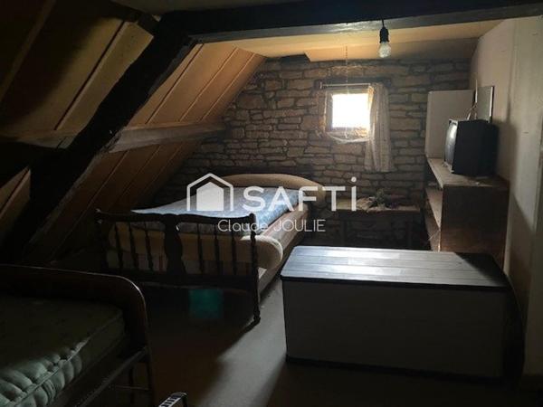 Anciens Corps de Ferme - 255 m² Habitables - Terrain de 1940 m² avec puits