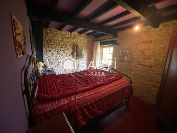 Anciens Corps de Ferme - 255 m² Habitables - Terrain de 1940 m² avec puits