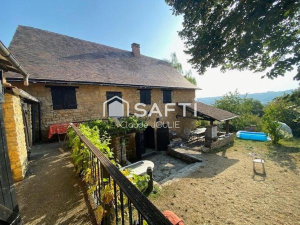 Anciens Corps de Ferme - 255 m² Habitables - Terrain de 1940 m² avec puits