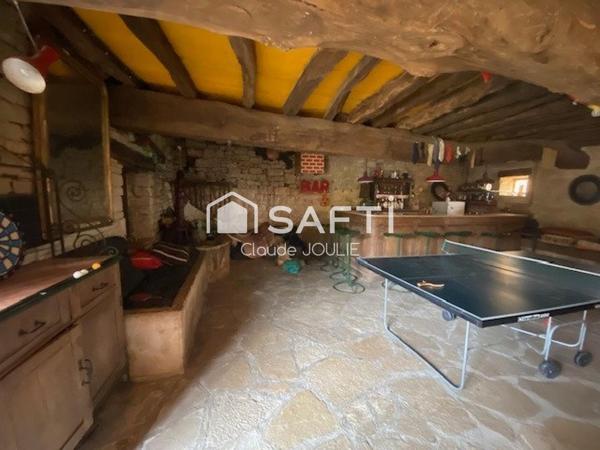 Anciens Corps de Ferme - 255 m² Habitables - Terrain de 1940 m² avec puits