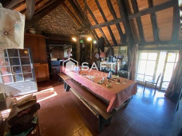 Anciens Corps de Ferme - 255 m² Habitables - Terrain de 1940 m² avec puits