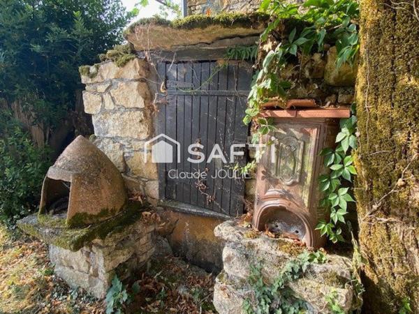 Anciens Corps de Ferme - 255 m² Habitables - Terrain de 1940 m² avec puits