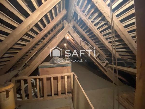 Anciens Corps de Ferme - 255 m² Habitables - Terrain de 1940 m² avec puits