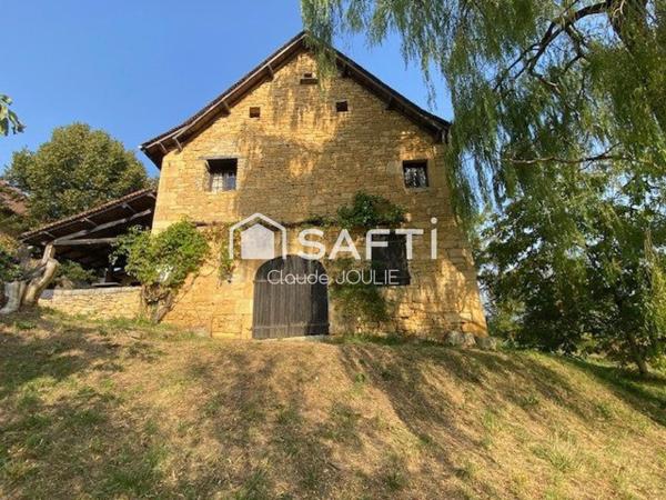 Anciens Corps de Ferme - 255 m² Habitables - Terrain de 1940 m² avec puits