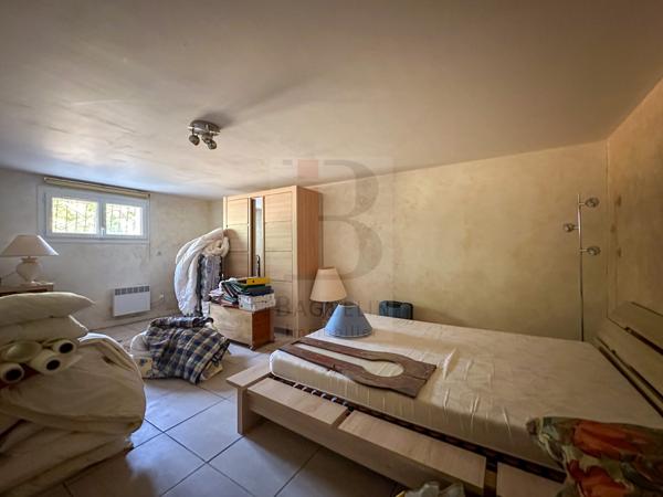 Maison 4 ch avec piscine, garage et grand terrain